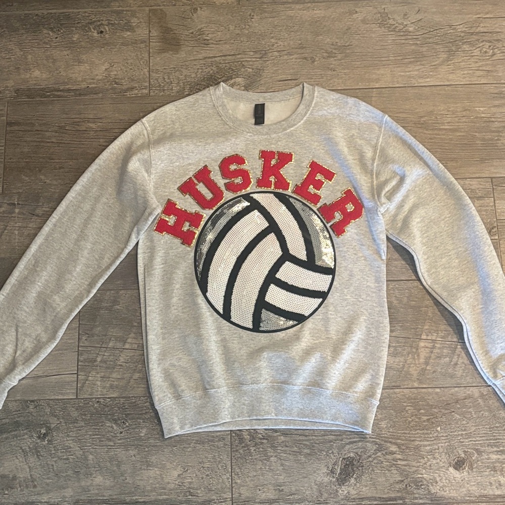 Gildan Nebraska Husker Volleyball Sweatshirt Size Small